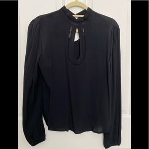 Black keyhole top with cutout detail
